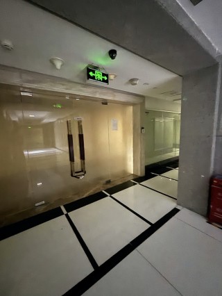 黄金巨头金雅福70亿理财爆雷：危险的黄金委托、10%高收益背后的“拼单代持”与“名股实债”