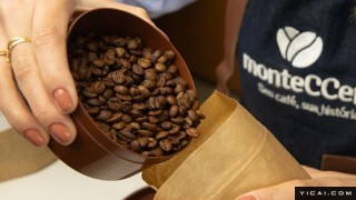 咖啡豆涨价创历史新高：咖农欢呼，咖啡店苦撑降成本