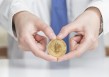 如何掌握黄金投资的基础知识？这些知识在实际操作中有哪些应用？