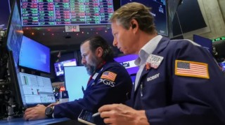 尾盘：道指与标普500指数均创盘中新高