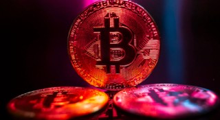 比特币结束五个月连跌 伊朗局势缓和预期升温