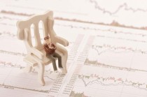 风险客户的识别标准是什么？这些标准如何应用于实际业务中？