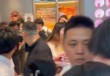 新店被黄牛买光？杭州一泡泡玛特开业2小时就关闭，有人排队4小时，炒家从茅台转到Labubu！公司股价巨震