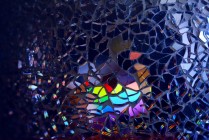 如何分析玻璃期货尾盘波动的原因？玻璃期货价格变动有何特点？
