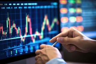 纳指跌超400点，英伟达市值一夜蒸发1.2万亿元！马斯克万亿美元薪酬计划获批，特斯拉盘后一度涨超3%！美联储，降息大消息！