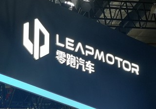 车企2025“年终考”成绩单出炉：新势力仅三家完成销量目标，比亚迪纯电车首超特斯拉夺全球销冠