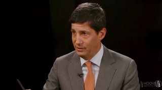 金银史诗级大跳水！贵金属一夜变天，要不要抄底？