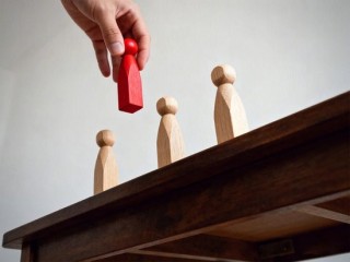 “90后”许思敏接任娃哈哈董事长，宗馥莉以退为进？