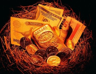 黄金ETF和实物黄金哪个成本更低？