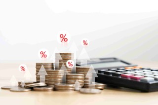 基金赎回费用是按什么标准收？