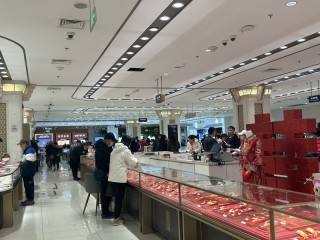 金价飞涨70%背后：一场全民“淘金热”