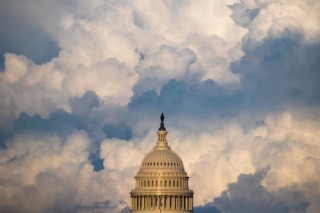 云层之谜与身陷政治漩涡的超级计算机