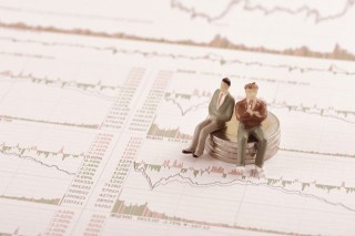 分级基金的运作结构和普通基金有何不同？