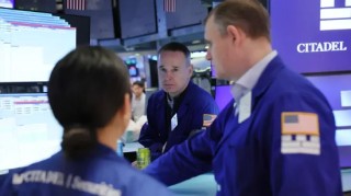 尾盘：标普指数上涨1.2% 油价回落推动股指走高