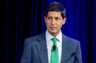 人脉广、善斡旋 沃什或可借国会制衡白宫 走出自己的政策道路