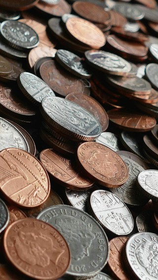 如何理解黄金市场的多变态势？这种多变态势会带来哪些影响？