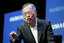 超微电脑给出疲弱业绩指引，称受 “经济不确定性和关税影响”