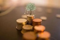 前海开源曲扬旗下基金忙活4年收益负46.8%，一拖多现象严重，基民盼监管严格执行新规