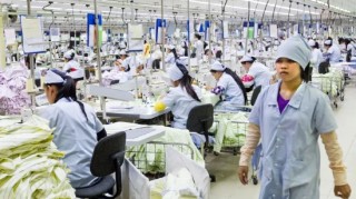 特朗普对柬埔寨开出最高关税 但制造业“绝无可能”回流美国