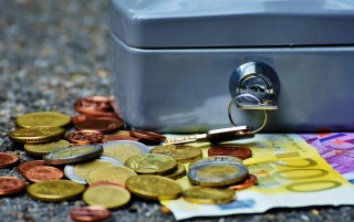 金的价格如何确定？确定价格时需要考虑哪些因素？