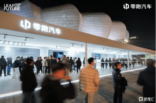 向上，领跑 零跑汽车举办成立十周年发布会