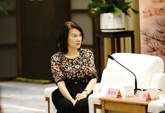 71岁董明珠连任格力董事，赞成票率达100%：将再干3年  第1张