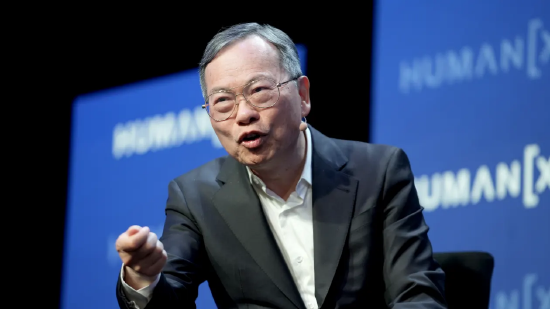 超微电脑给出疲弱业绩指引，称受 “经济不确定性和关税影响”  第1张