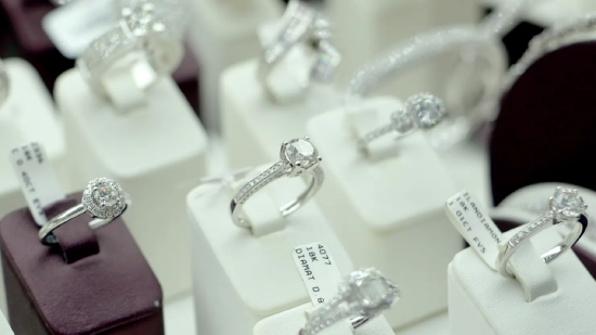 关税挡在前 钻石还能恒久远吗？  第1张