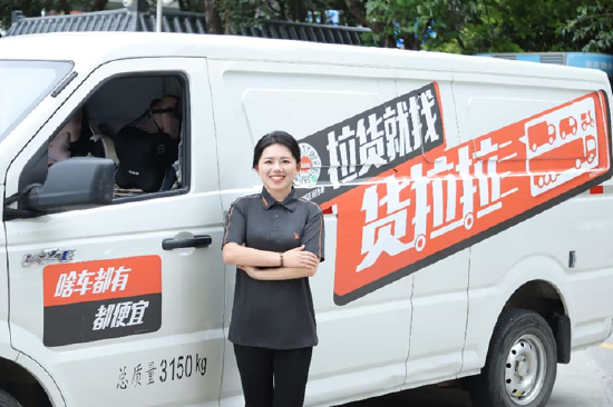 重生的TA | 方向盘翻身记！女司机的力量与柔情：货物扛肩上，女儿藏心头  第1张