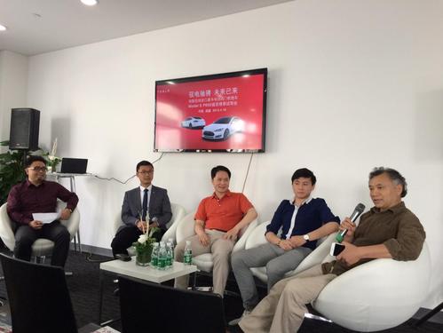 奔驰怎么驾驶？驾驶奔驰有什么技巧和注意事项？  第1张