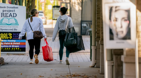 美国开始假日购物季，预计关税将开始更多地反映在消费者价格中  第1张