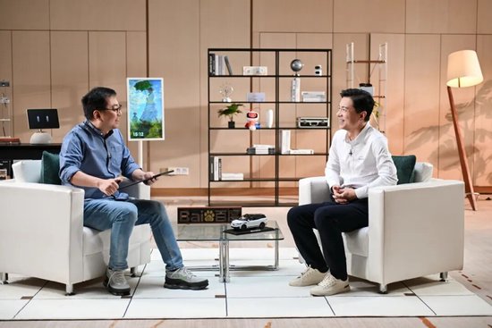 李彦宏：AI不应该像人，AI跟人从来不是一个物种  第1张