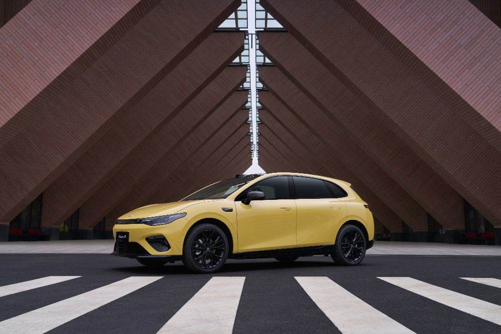 零跑Lafa5上市：限时9.28万起 支持26项辅助驾驶功能  第2张