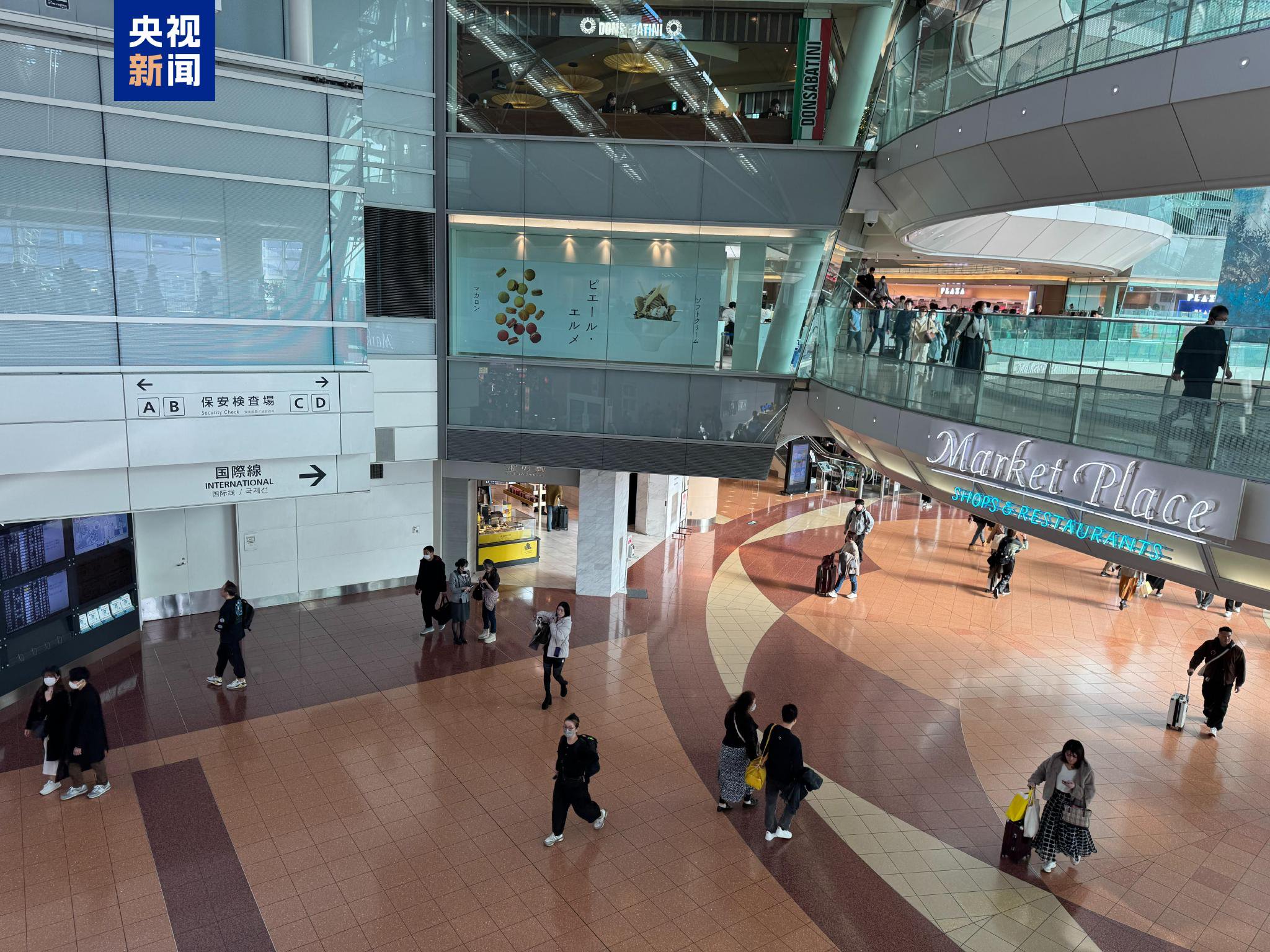 日本全日空一波音787客机空中发生发动机故障  第1张