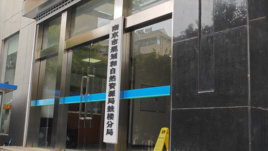 江苏一跳水馆里5层“楼中楼”是怎样建成的？男子称投入3000万开酒吧，鉴定为危房试营业即停摆 多部门无备案  第11张