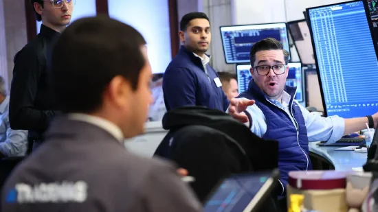 早盘：美股继续上扬 道指上涨200点  第1张