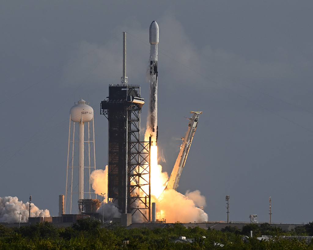 “星链”成地缘冲突工具，订阅规模4年半激增114倍！起底马斯克SpaceX“吸金”逻辑  第1张