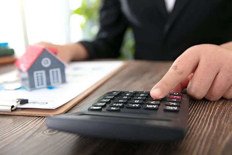 姚劲波：建议新购房贷利息按每月3000元纳入个税扣除｜两会观察  第1张