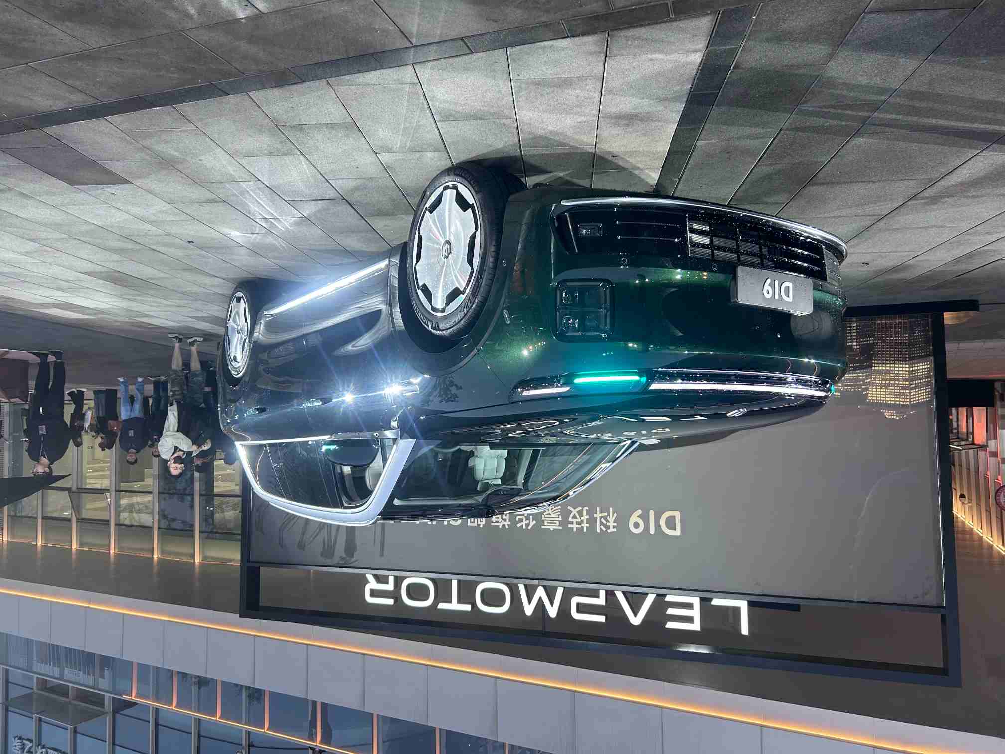 十年首破“20万元”,零跑最贵车型D19上市!朱江明:高端车也能用成本价 第2张 十年首破“20万元”,零跑最贵车型D19上市!朱江明:高端车也能用成本价 第2张